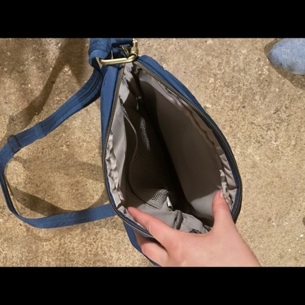 Travelon bag womens blue anti theft crossbody bag Used once - Picture 3 of 4